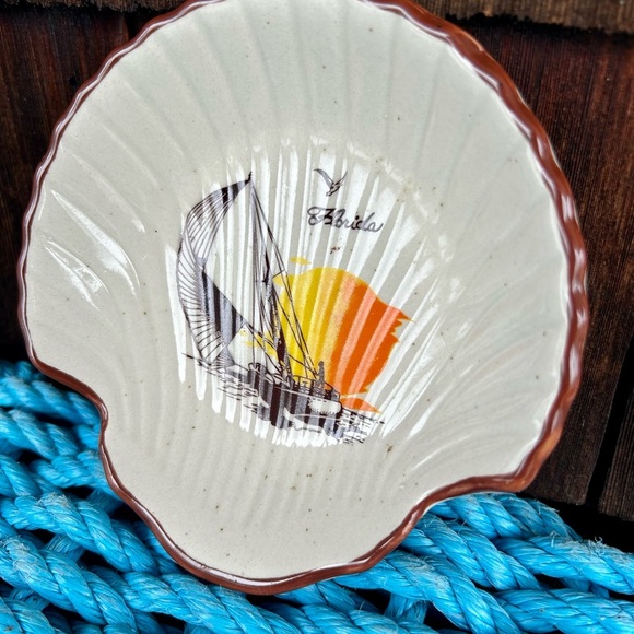 Florida Shell-Shaped Decorative Dish Featuring a Sailboat and a bird. - Picture 5 of 5